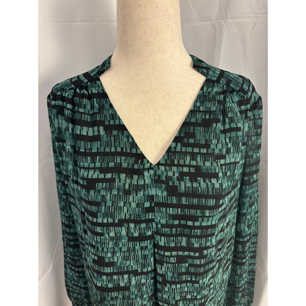 NWT Calvin Klein Printed V-Neck Blouse - XS - Picture 4 of 7